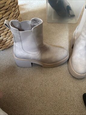 Dolce Vita Women's Chelsea Ankle Boots in Light Taupe